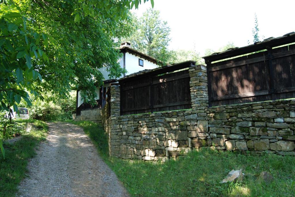 Къща Балканец Balcaneţ Exterior foto